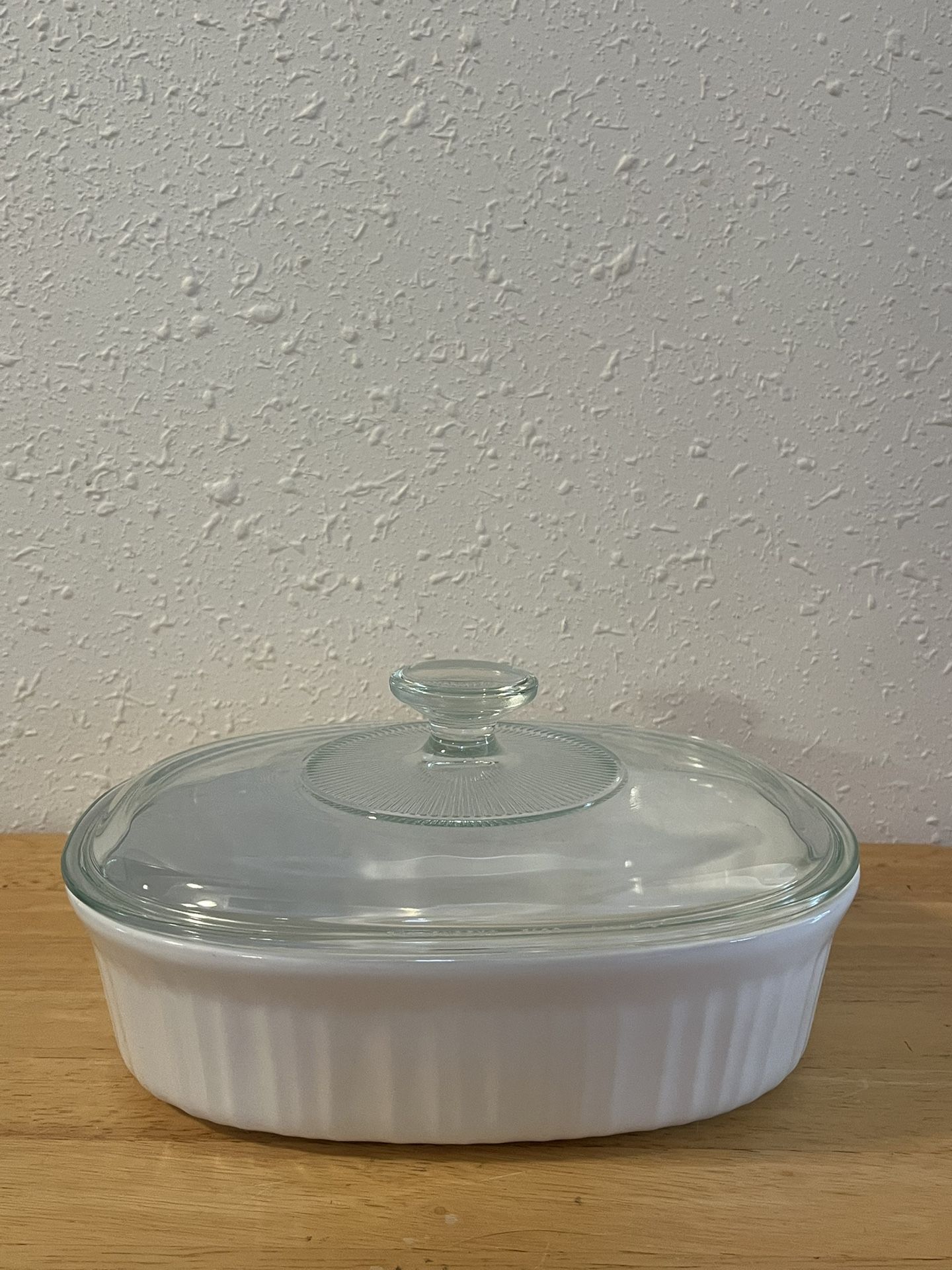 Corning Ware French White Stoneware 1 1/2 Quart 1.4L Oval Dish with Pyrex Cover