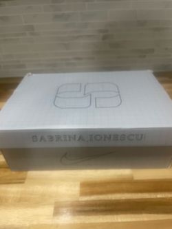 Sabrina basketball shoes size 8n halve