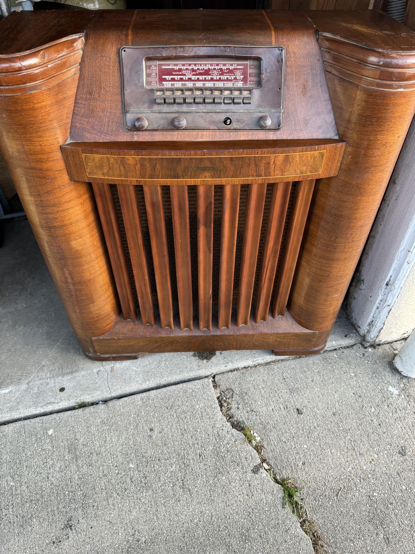 Antique Radio - Wood Console PHILCO