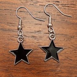 New Silver And Black Star Dangle Earrings
