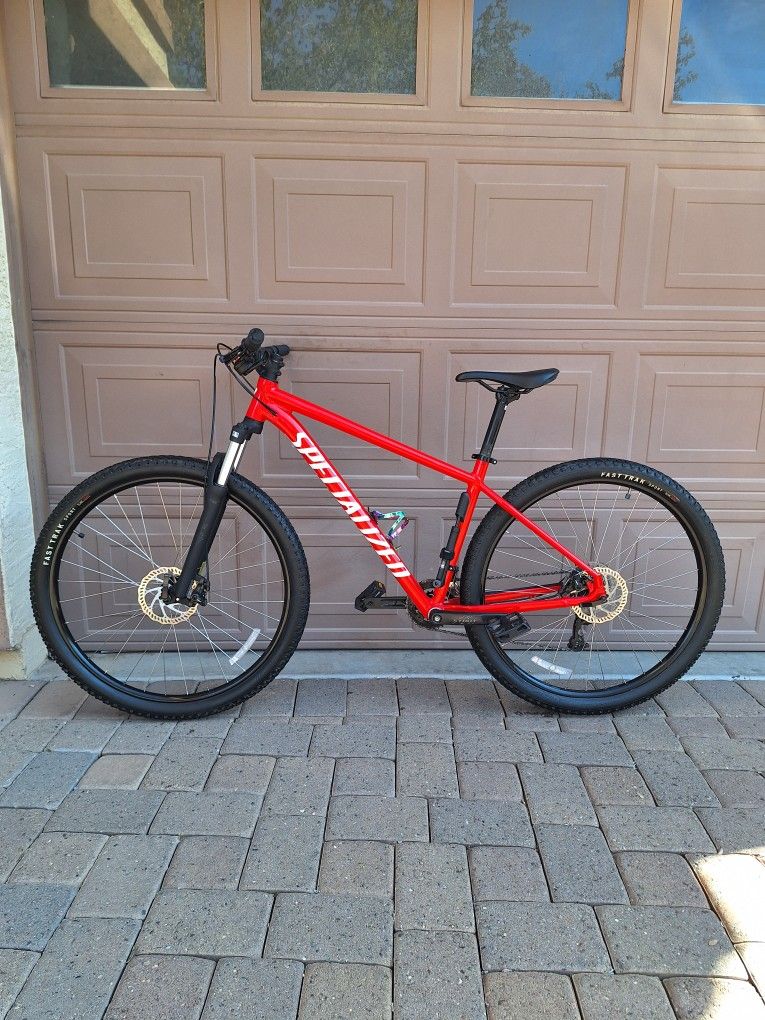 SPECIALIZED ROCKHOPPER SPORT 29 ER MOUNTAIN BIKE LIKE NEW ( CHECK MY OTHER BIKES)