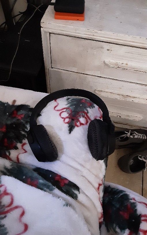 Riff Wireless 2 On EAR Headphones 100% Chaarged