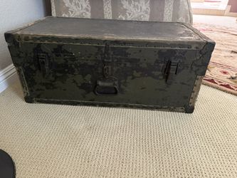 Vintage antique Footlocker