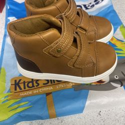 New Kids Size 8/8.5 Boot