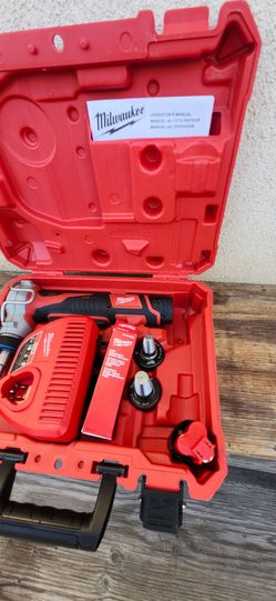Milwaukee pex expander m12 tool two battery 2ah charger