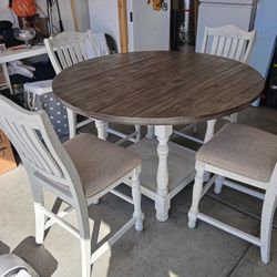 Dine Table  With Bar Height Chairs 