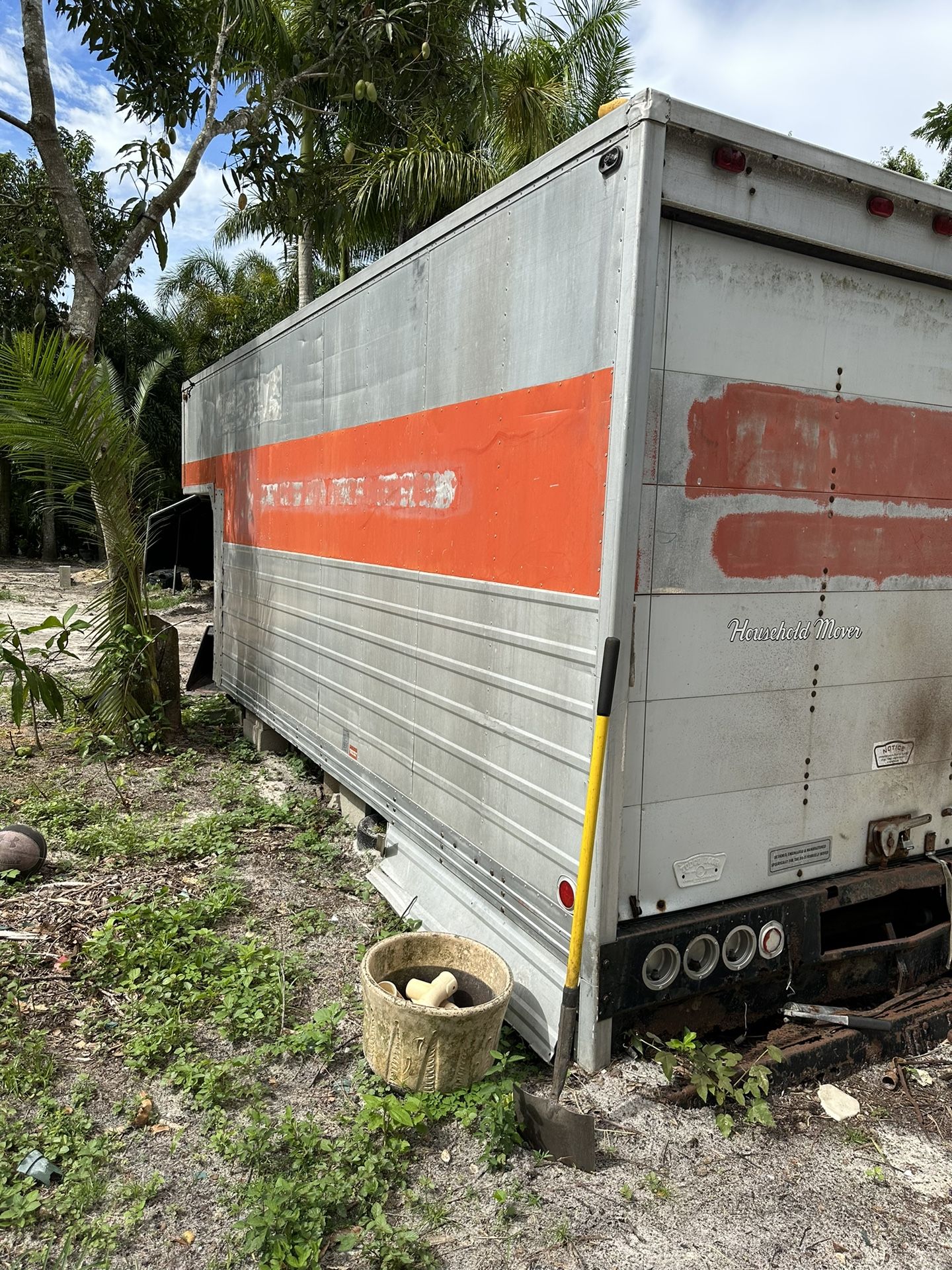 U Haul Storage Unit Auction 09 - of0a595