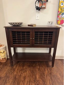 Accent cabinet