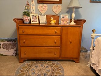 Simmons Oak Venetian changing table.