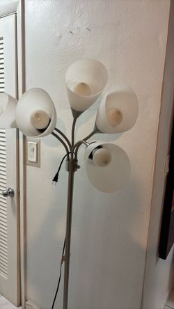 Lámpara De Pie Con Cinco Bombillas Blanca