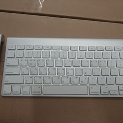 Original Apple Keyboards MC184LL/A (Korean And American)