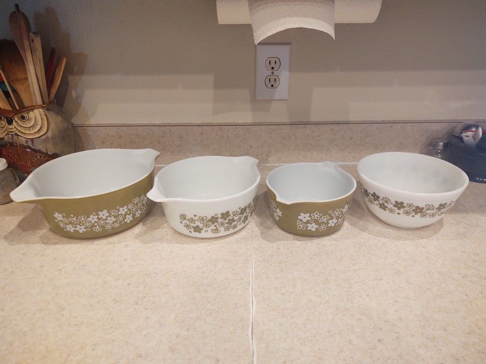 Pyrex Ovenware - Vintage Green / White Flowers