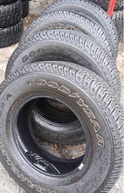 255/75/17 Goodyear Set de Tires con 80% de vida las 4