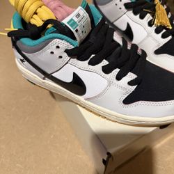 Nike SB Dunk Low Pro QS Size 7 Men’s 8.5 Woman’s  Dead Stock