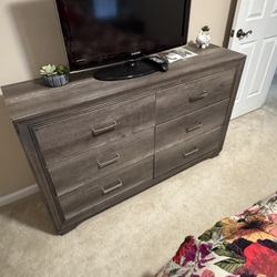 Queen Bedroom Set