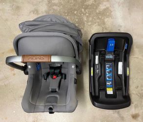 Nuna Pipa Lite Car seat w/ base and extra unused infant insert