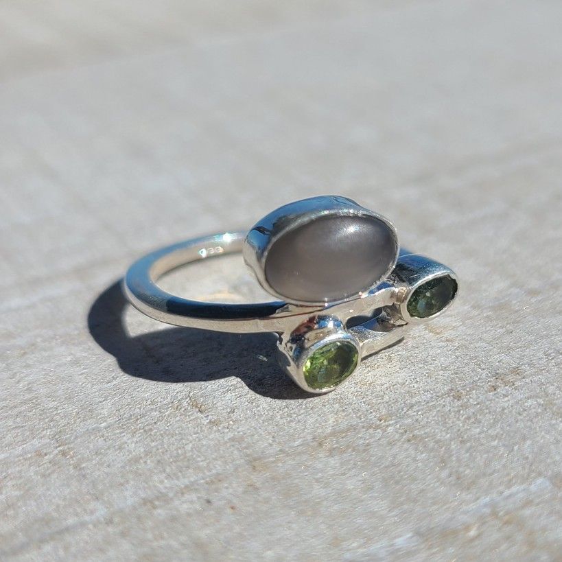 Natural Grey Moonstone & Peridot 925 Ring