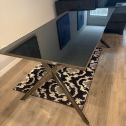 2 Tables Black Mirror