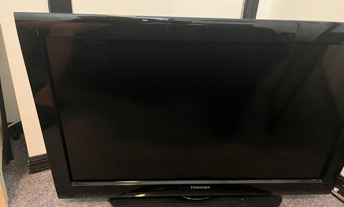 TOSHIBA FLATSCREEN TV 32in W/ Control - 120 Volt