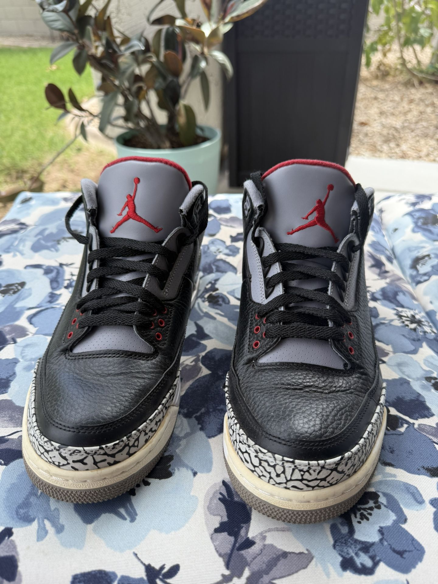 Jordan 3 Black Cement Size 11 With Flaws.