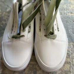 New VANS   Size 6 Women