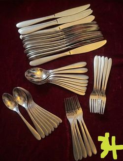 Oneida Stainless  Cutlery Set (34