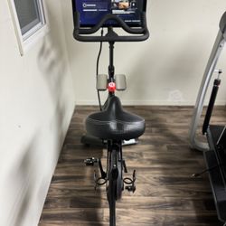 Peloton Exrcise Bike - Excellent Condition 