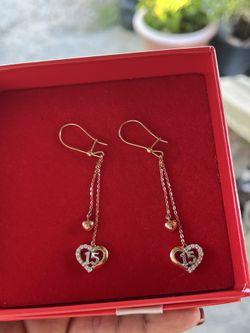 14k quinceañera set $800  Earrings and ring  The rings it’s a little bend needs to be fix