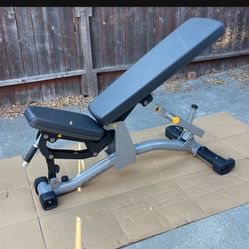 Matrix Commercial Weight Bench For Weights 