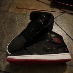 Air Jordan 1 Mid Black University Red Size 8