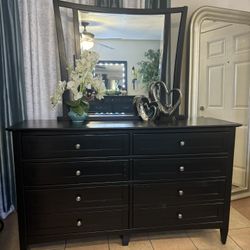 Dresser W/ Mirror 