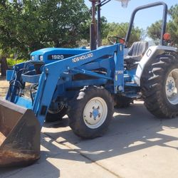 1998 New Holland Tractor 1920 (4WD) with Box Scraper