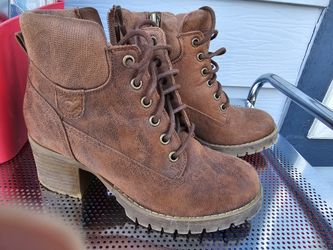 Crown Vintage Boots Size 6 Womens 