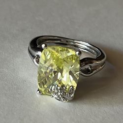 Lemon Color Bold Ring (Avon) 8/9 $10