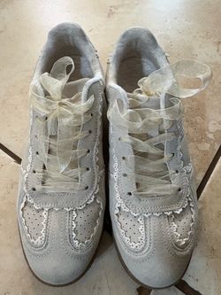 Lace Shoes (Women’s)