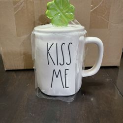 Rae Dunn Kiss Me With topper Mug