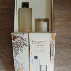 NEW Charles Coconut Vanilla Bubble Bath and Candle Gift Set