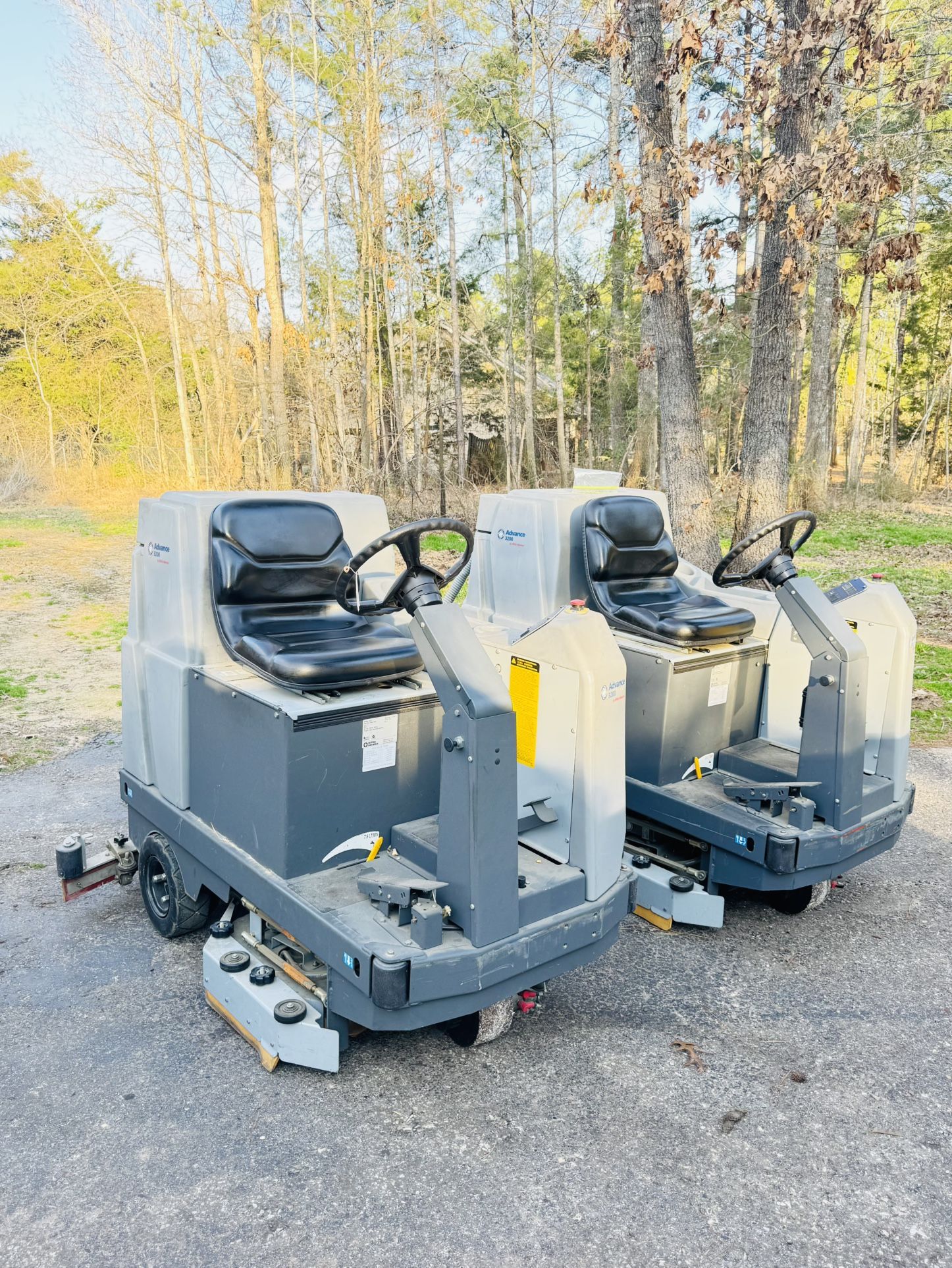 Advance Hydro Retriever 3200 Rider Scrubbers