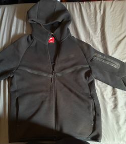 Black Nike tech