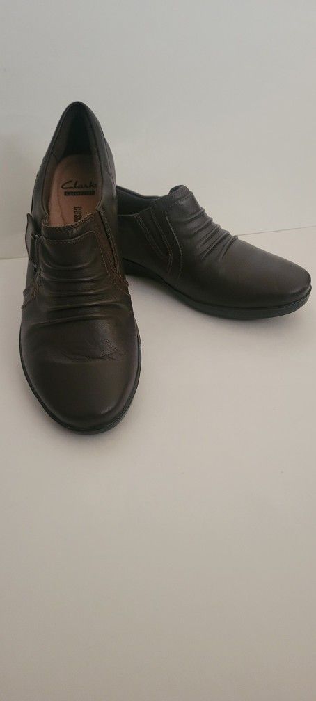 Clarks Everlay Coda Dark Brown Leather Upper Slip on Size 8m