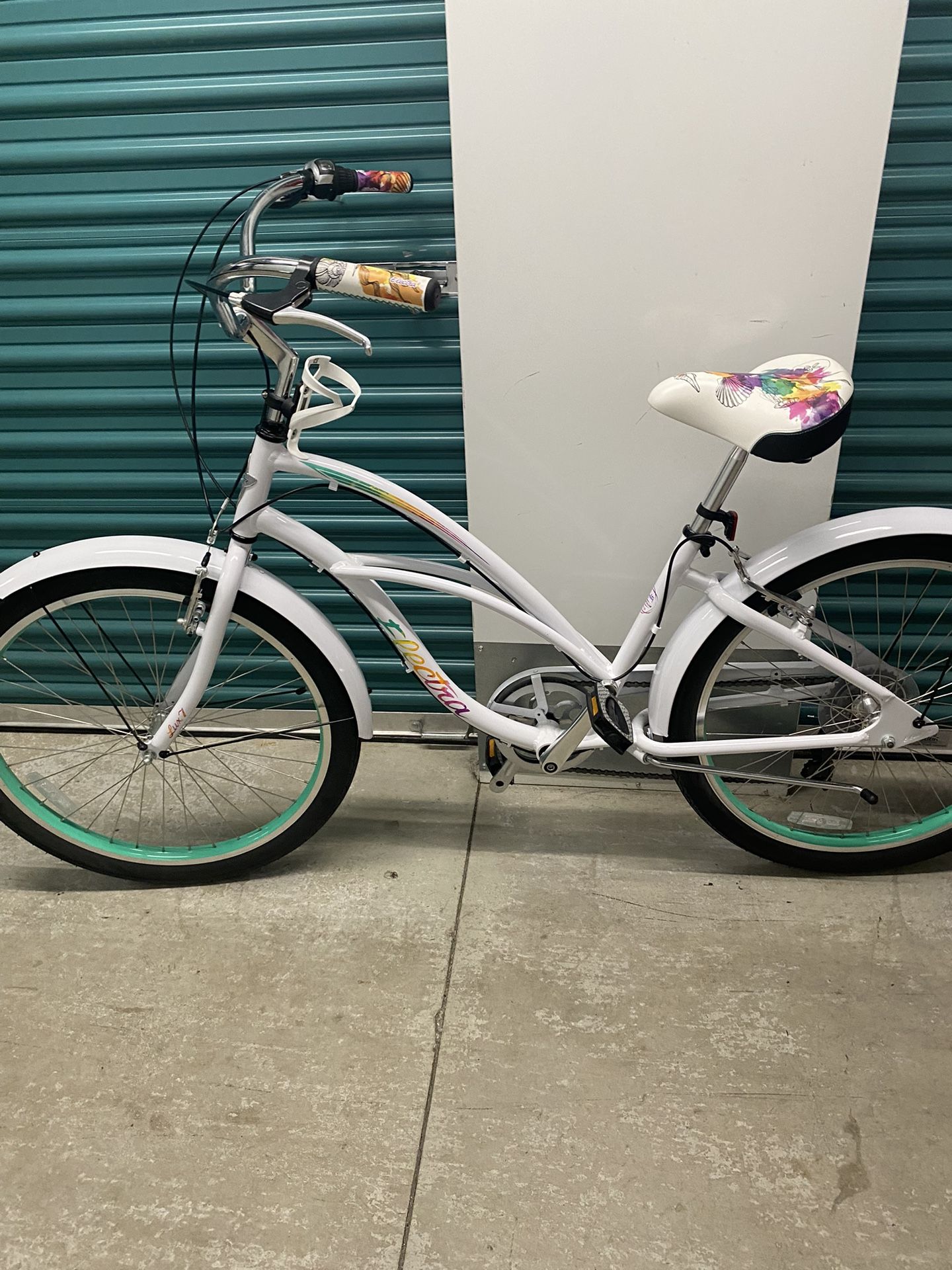 LIKE NEW!! Electra Bike Size 26