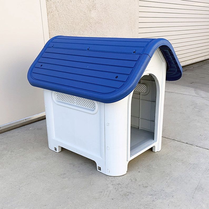 $45 (New in box) Plastic dog house (size small) pet indoor outdoor all weather shelter cage kennel 23x30x26”