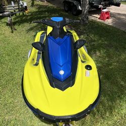 2022 Yamaha EX Jet Ski Only 70 Hours. Title. Just Serviced. Ready To Have Fun