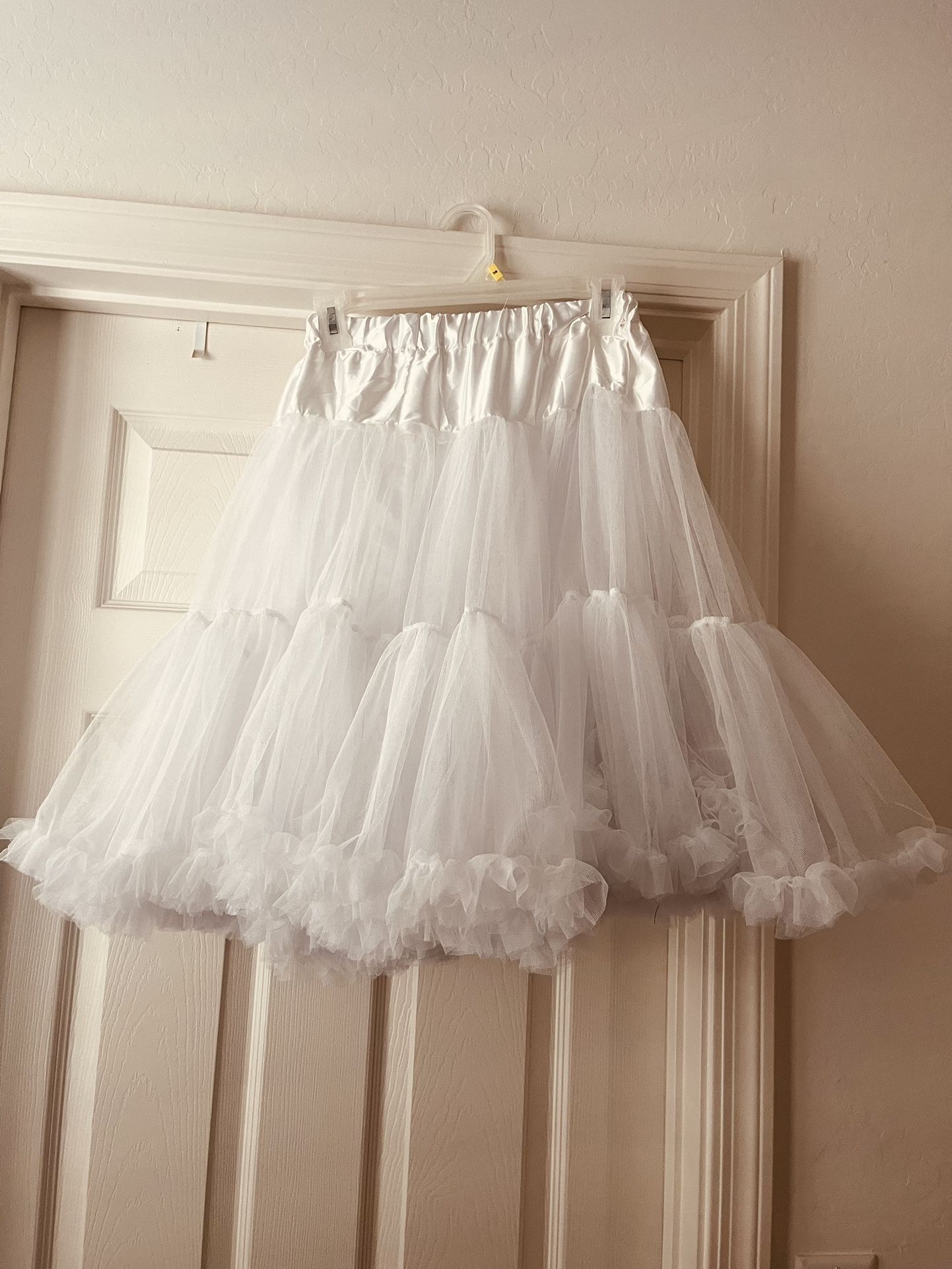 NEW Soft Multi-Layer Nylon Petticoat With Ruffle Detail Short White