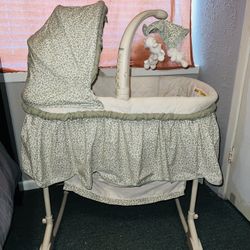 Baby bassinet must pick up 77072