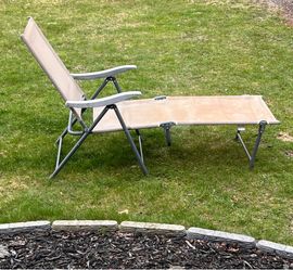 Folding reclining sunbathing chair