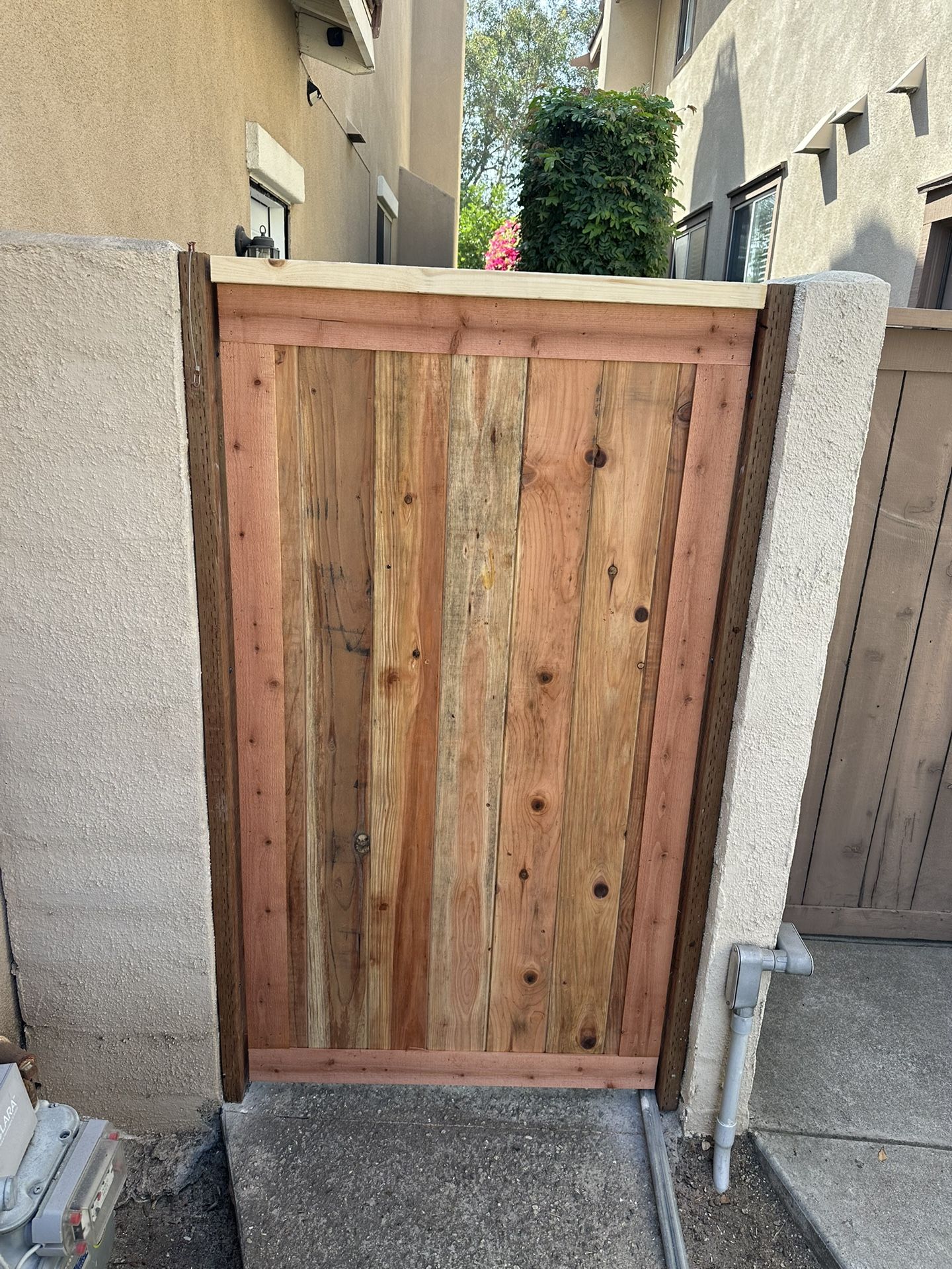 Gate