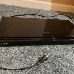 Samsung BD-D5700 Hi-Fi Blu-Ray/DVD Player - HDMI/1080p Wireless WiFi - Pre Owned No remote**