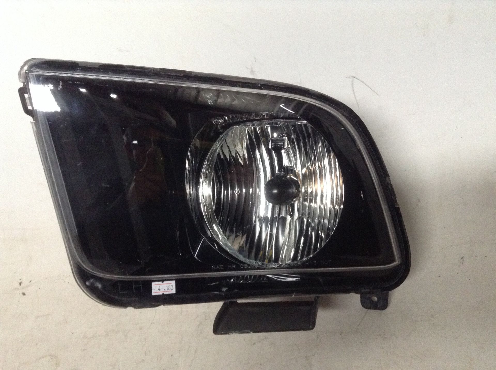 2009 Ford Mustang draiver headlight