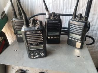 Walkie talkies vertex standard vx264